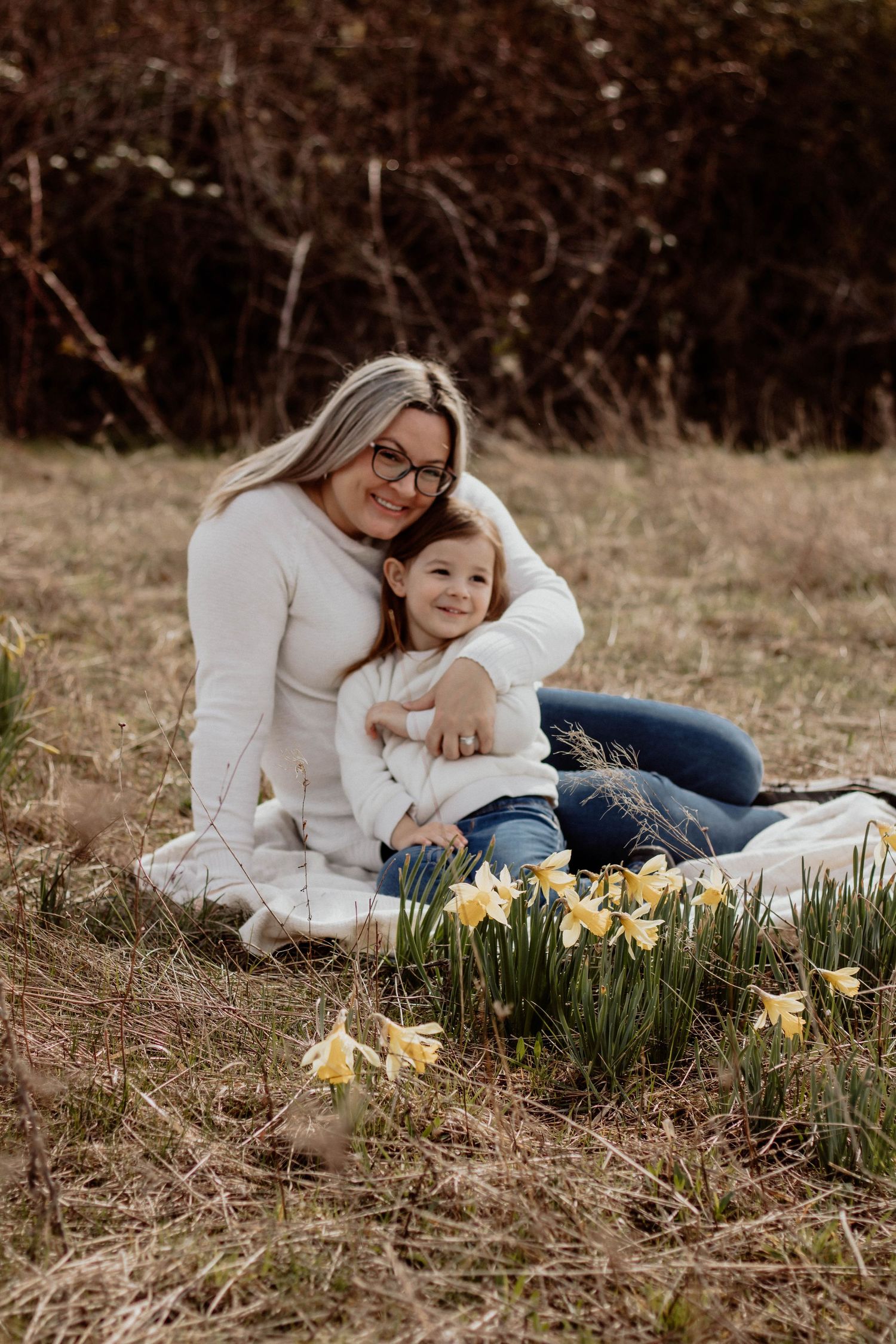 Motherhood photography posing by Spruce and Meadow Photography