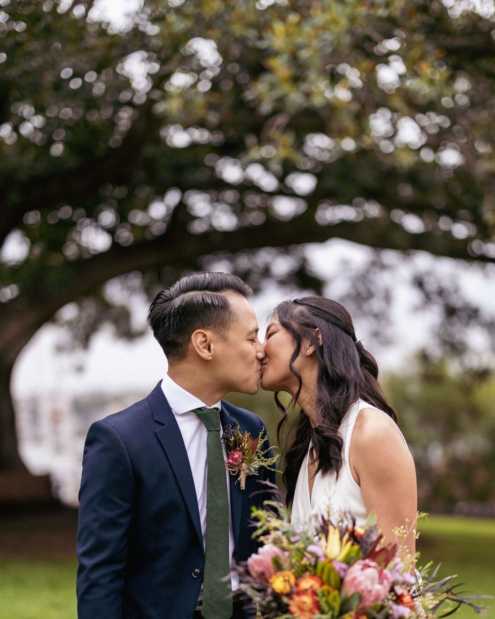 couples preceding session in Wahroonga park
