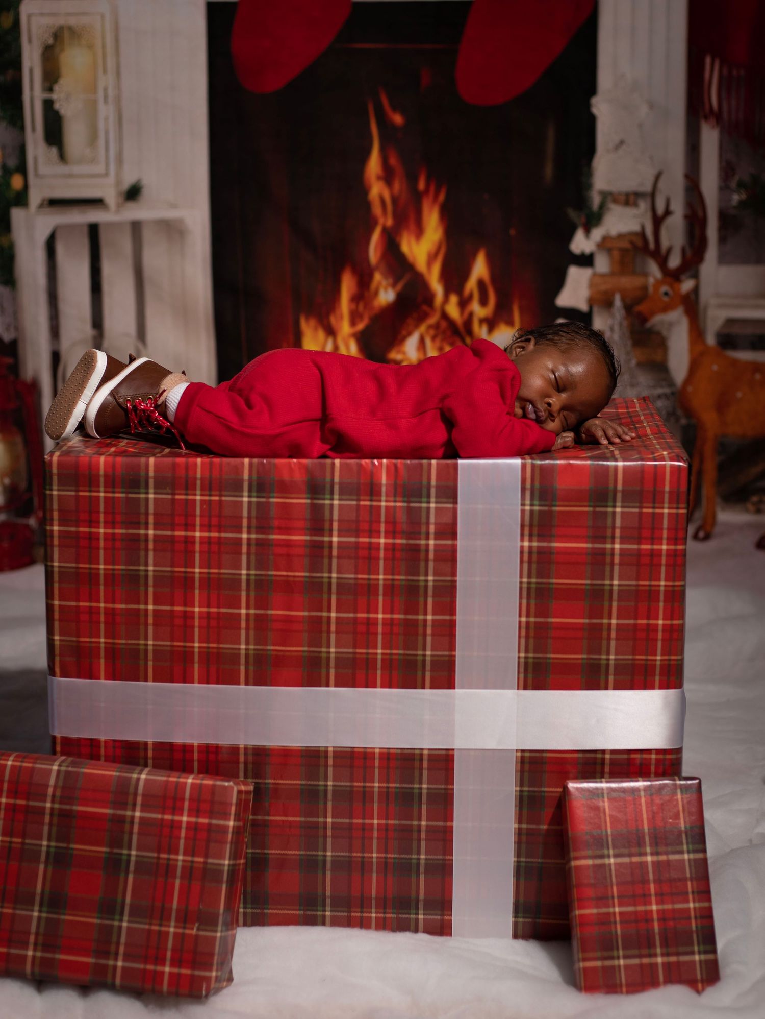 baby holiday photoshoot. Christmas photoshoot
