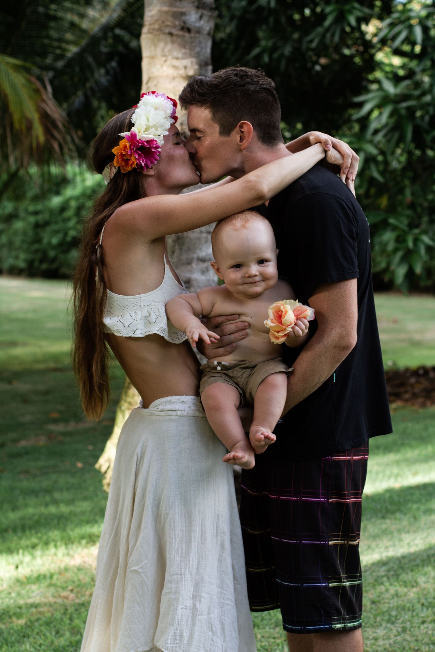 Family snuggle, family photography, photography in nature, natural light photography