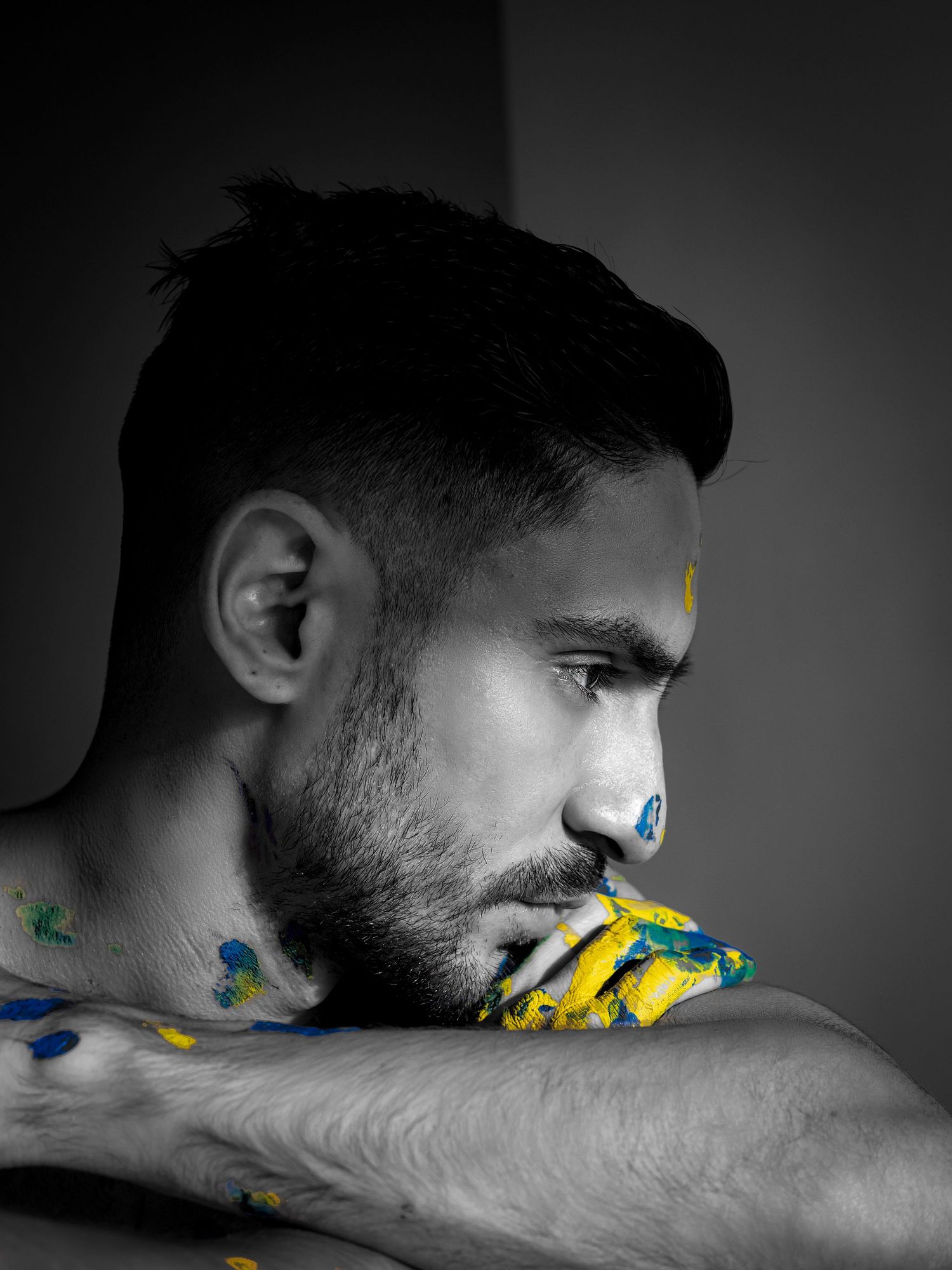 Retrato de Hombre con Pintura