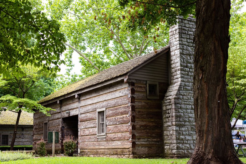Log cabin, Danville, Kentucky, historical