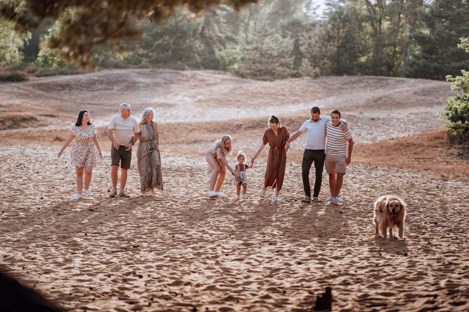 familie foto tijdens golden hour