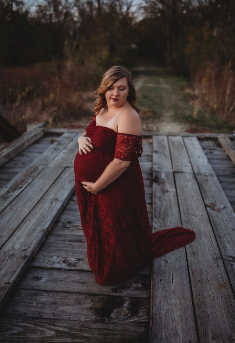 maternity photo, golden hour on bridge