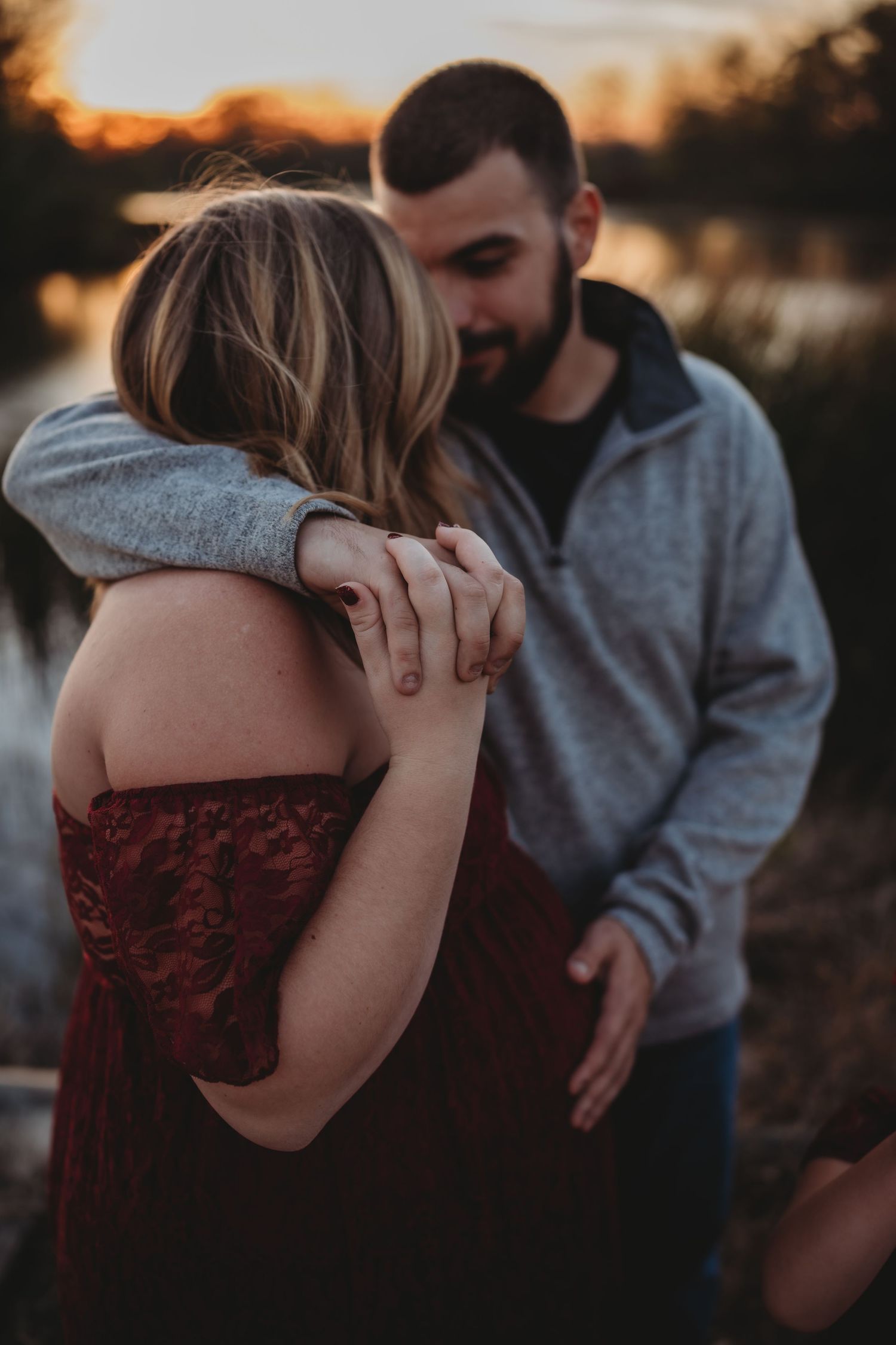 maternity photo, golden hour