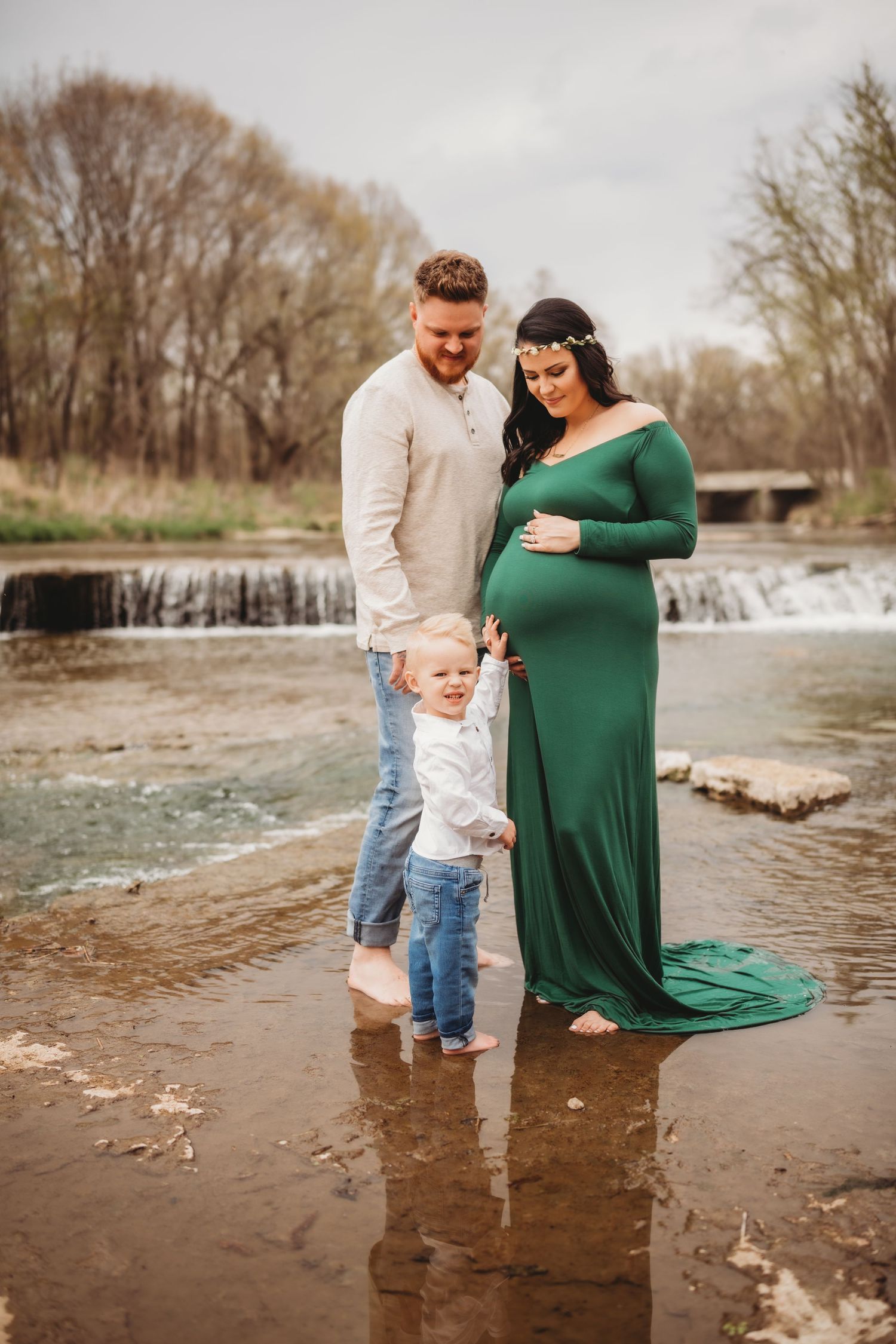 maternity photo, family photo, green maternity gown