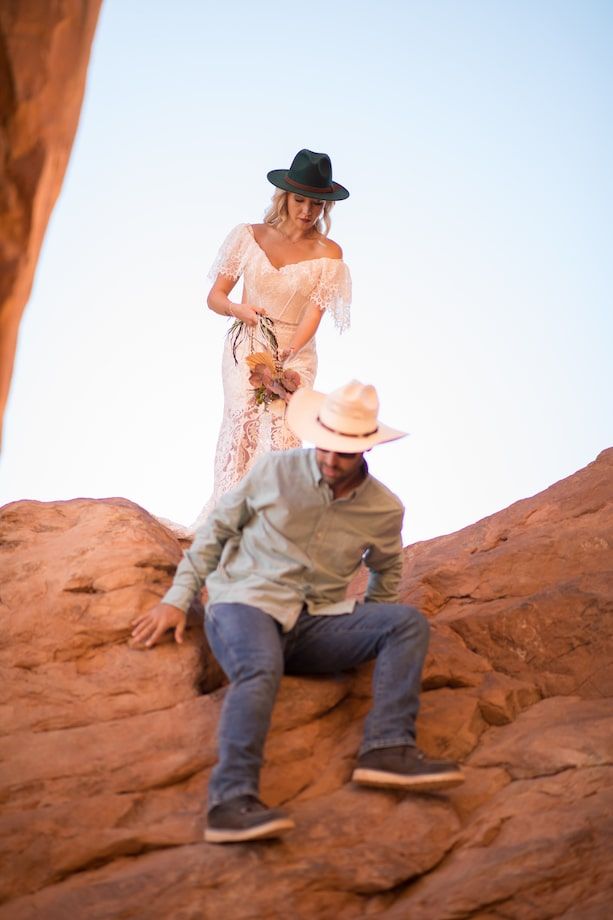 sunset photos with lanterns in moab