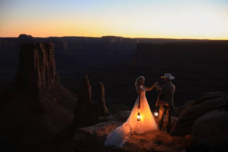 sunset photos with lanterns in moab