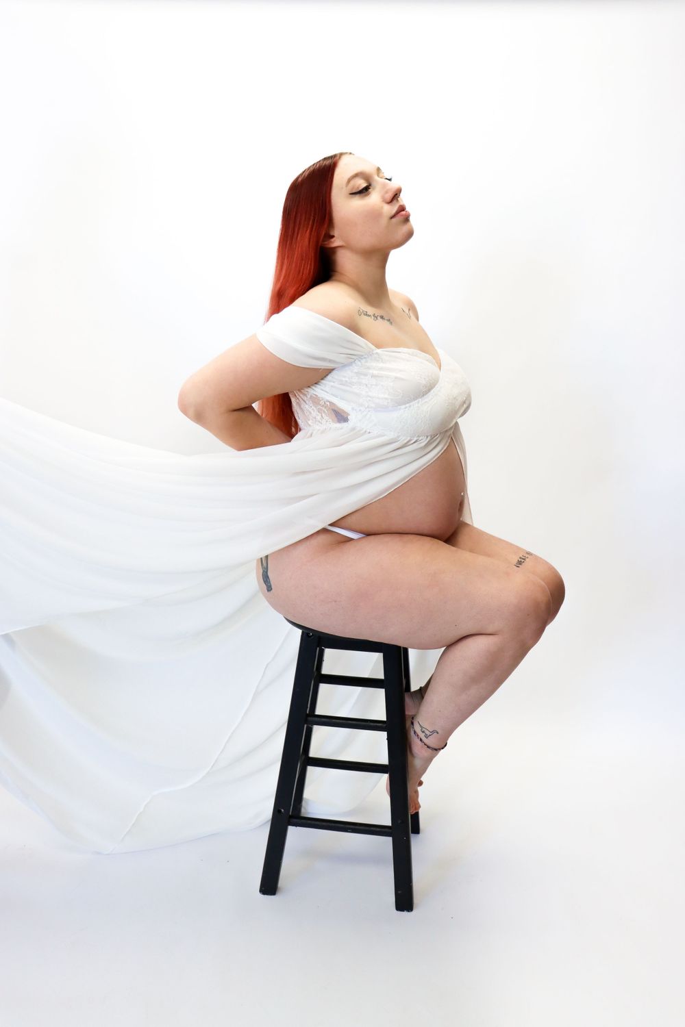 Oklahoma maternity photography sessions for expecting moms, couples, and growing families. Beautiful, timeless portraits to cherish.