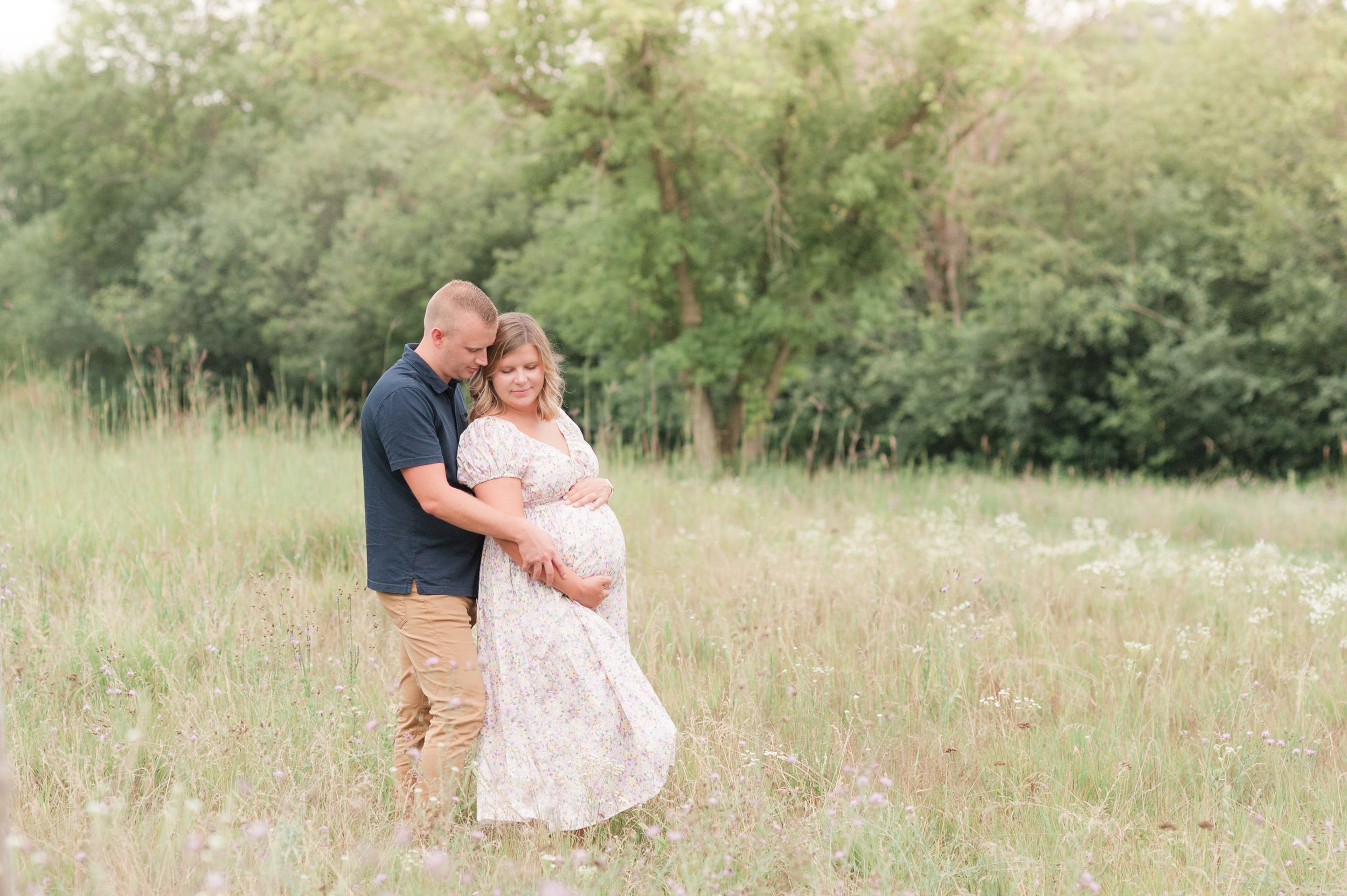 Stillwater Mahtomedi Minneapolis Minnesota Family Maternity Photographer Sunset Field Trees