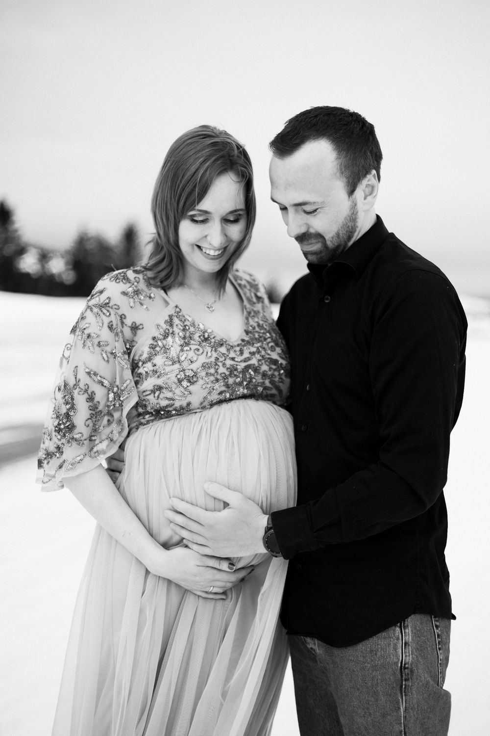 Forelsket par venter på kommende baby