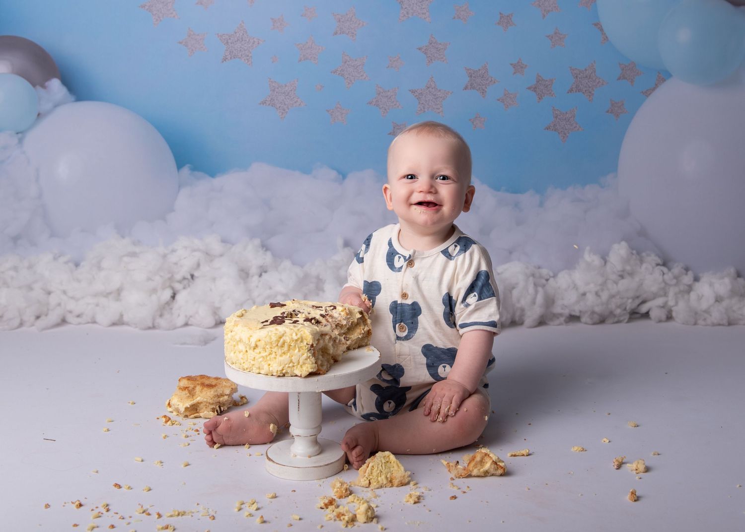First birthday photoshoot cakesmash pictures cake baby one cake smash