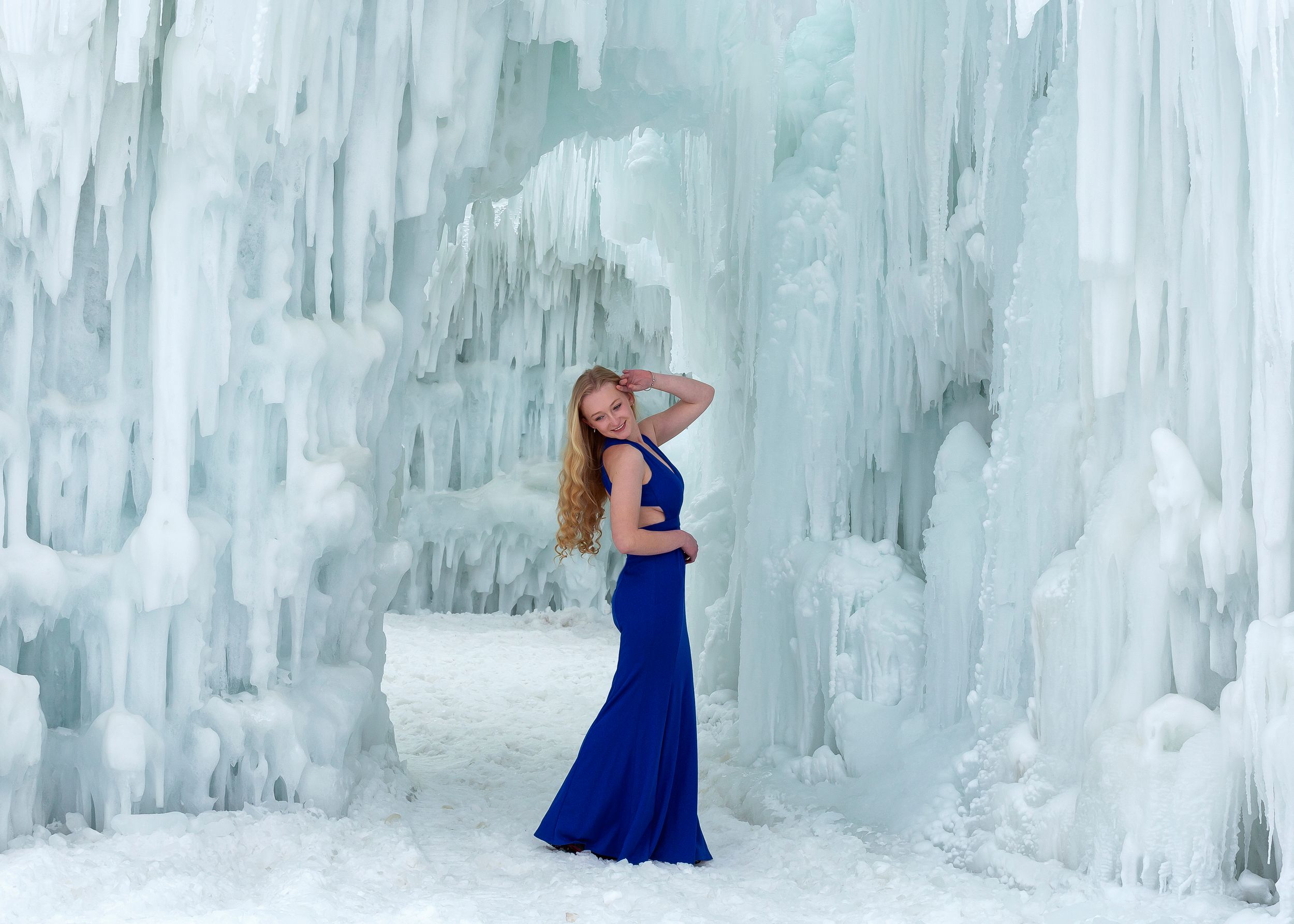 Layton, Utah Senior Photos at the Midway Ice Castles in Midway, Utah