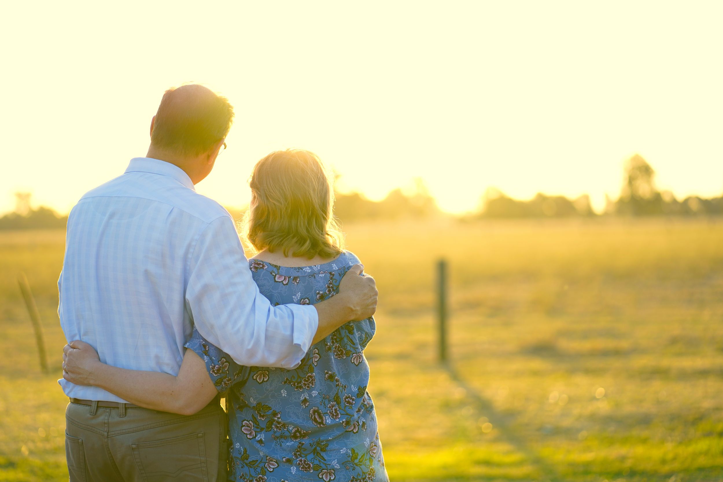 Couple shoot, golden hour photography, engagement photoshoot.
