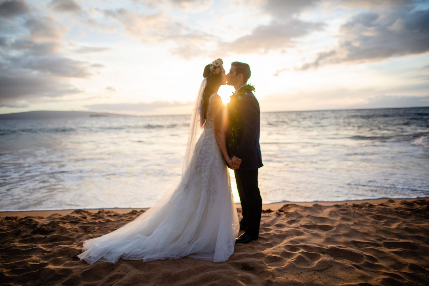 A romantic wedding at Gather on Maui in Wailea. Wedding photos by Aihara Visuals Photography