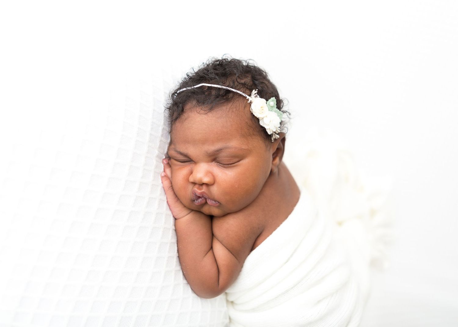 baby girl asleep on white blanket, newborn photos chattanooga photographer, baby family photo studio, apison TN Hixson