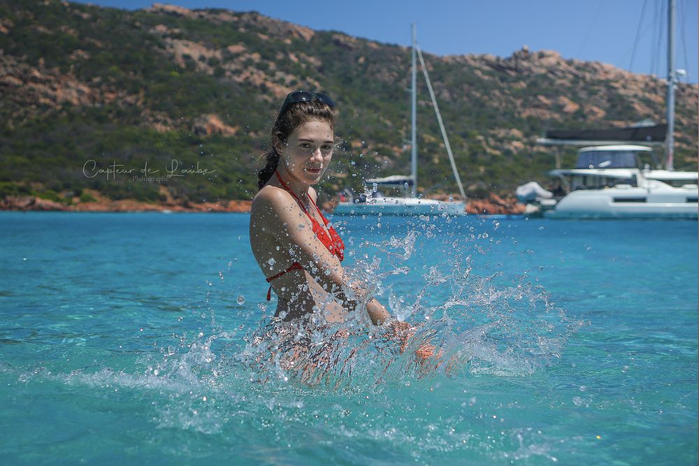 photo shooting mer corse fille maillot de bain eau plage émotion souvenir bateau partage Isère bleu