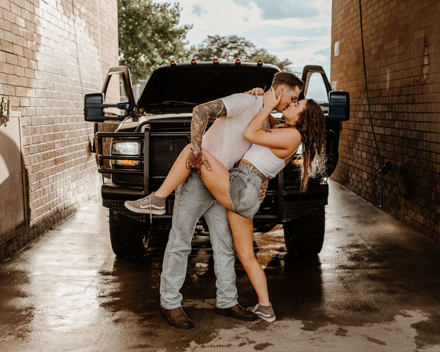 Car wash couples session boulder Colorado water couples kissing erwin henderson photography country western