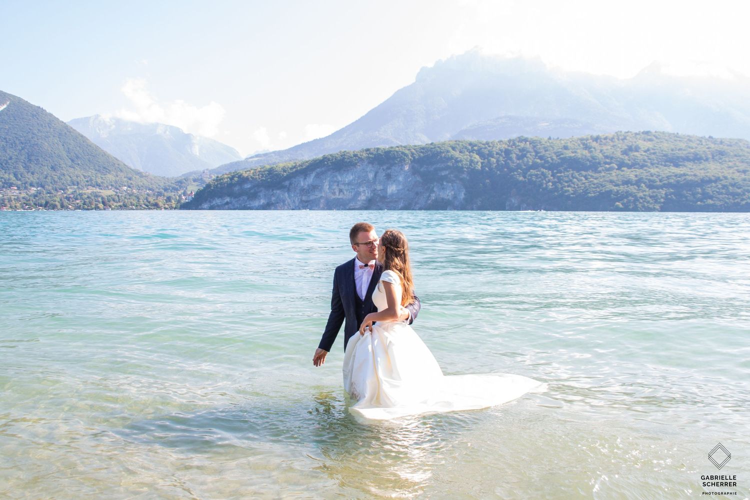 couple lac annecy mariage Gabrielle Scherrer Photographie