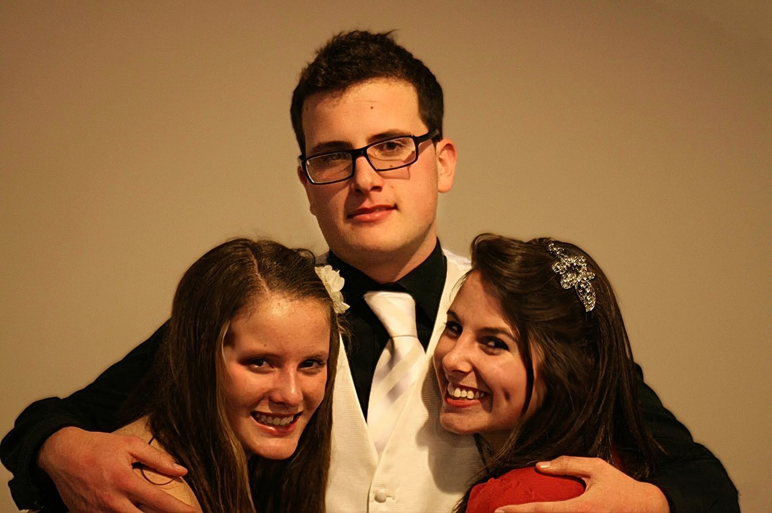 groom with sisters