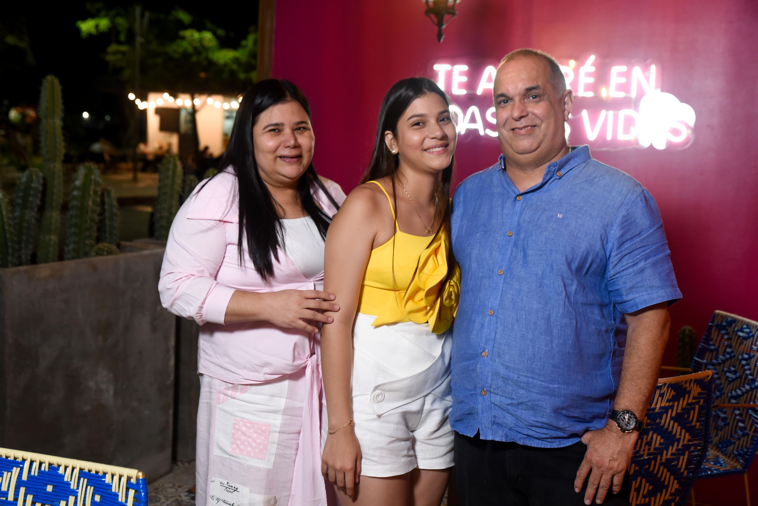 Fotografo de baby shower, fotografo de fiesta de graduación, reuniones familiares, fotografo de eventos empresariales.
