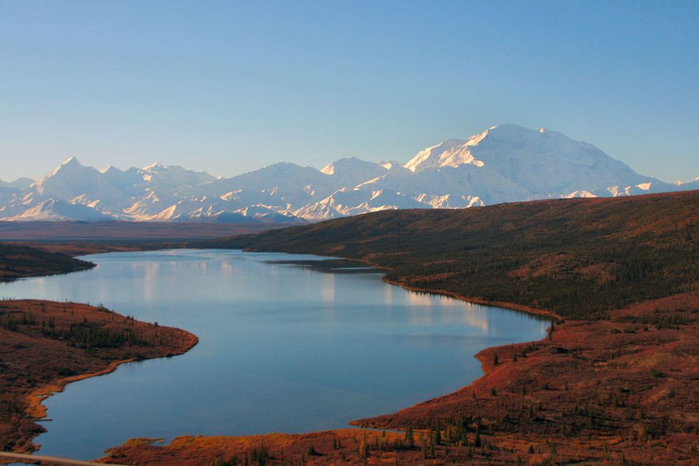 Photo of Alaska mountain range and Wonder Lake