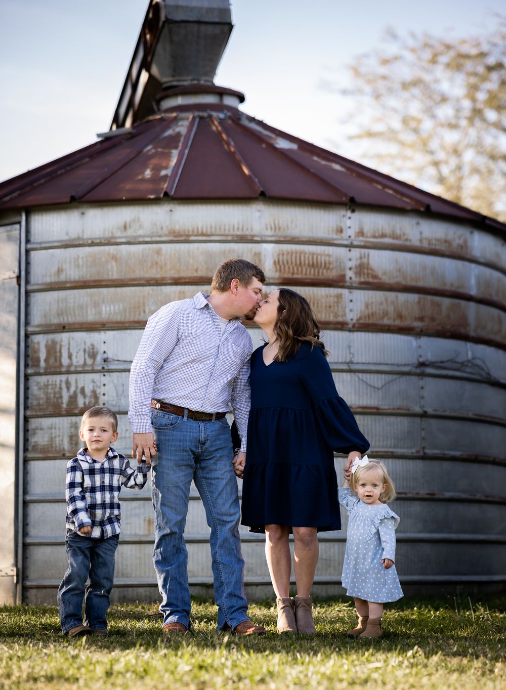 Family and couple photography, family photoshoot, family photo session, photos in Iowa, photographer in Iowa and Minnesota