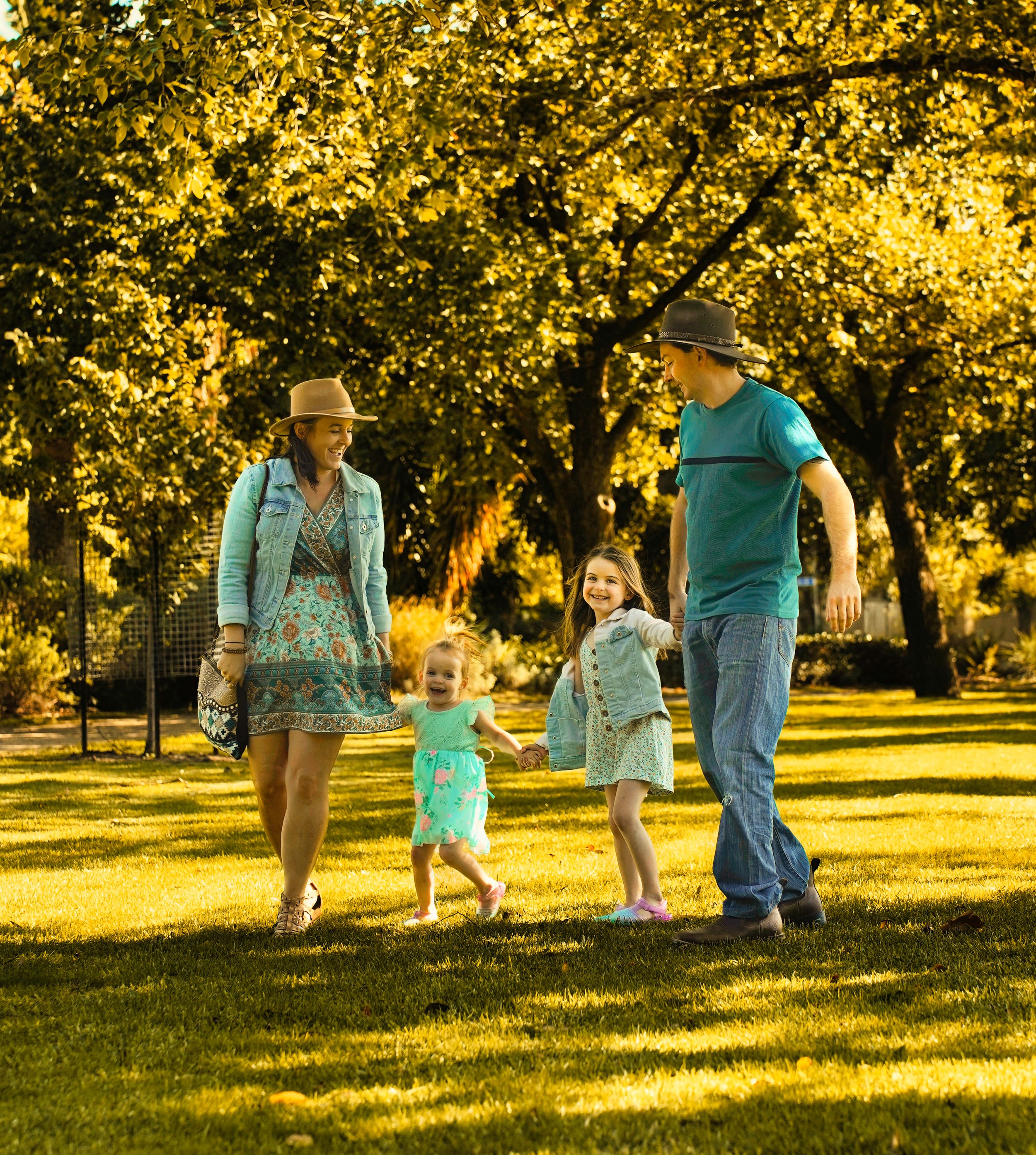 Family photographer in Campbelltown, Sydney family photographer, outdoor family photoshoot.