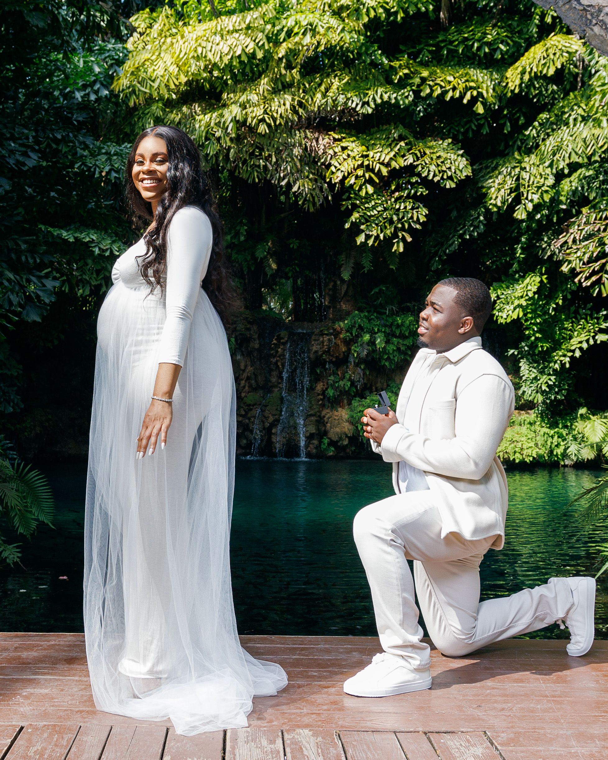 Dope photoshoot concept maternity. Engagement shot