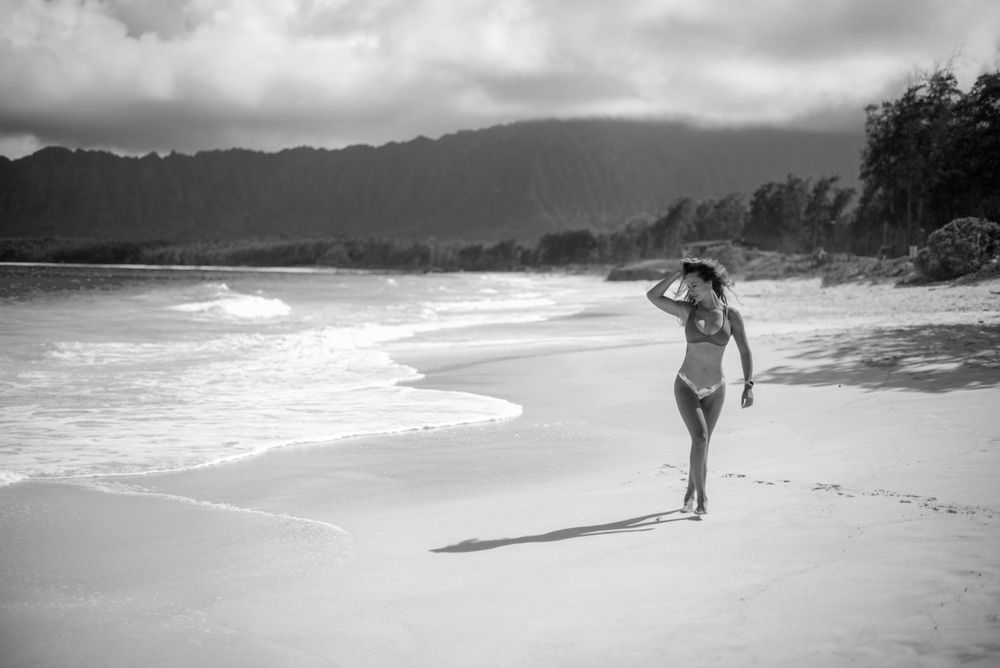 oahu hawaii beach photoshoot ohana bellows air force base boudoir swimsuit travel photographer