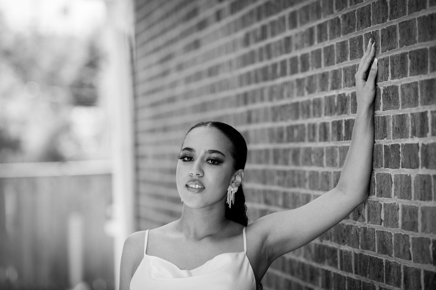 Senior pics brick wall