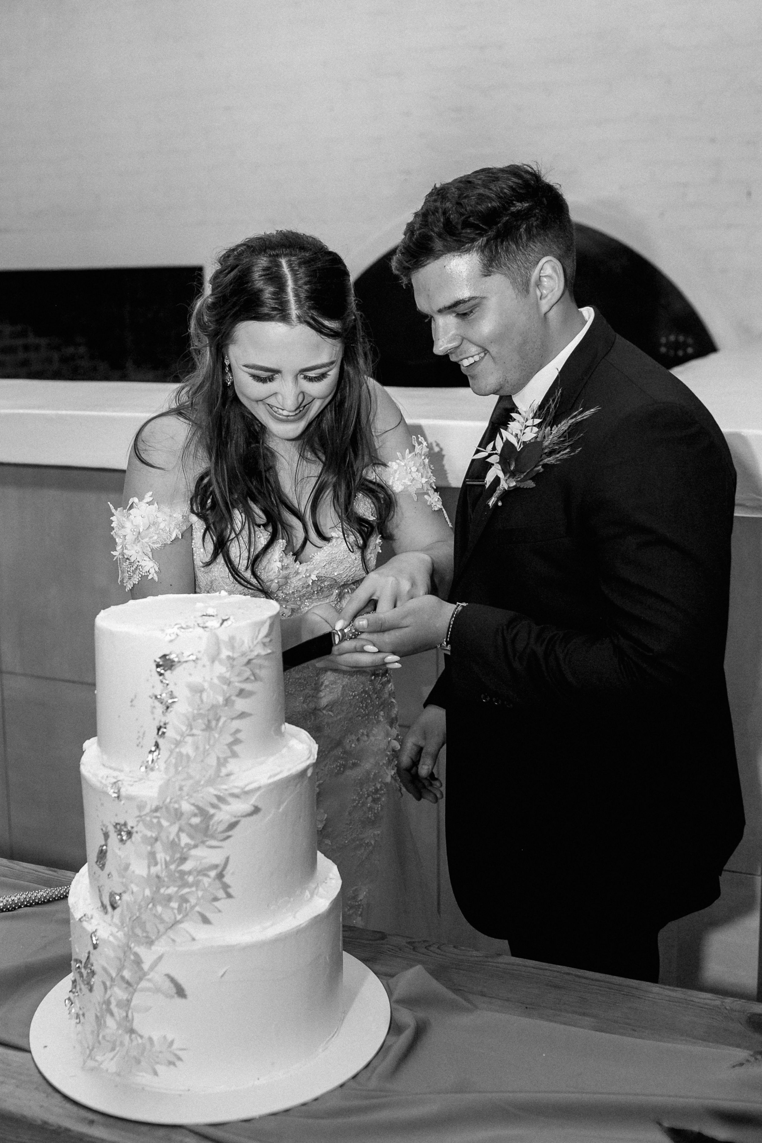 Kobus and Clarise cutting their custom made wedding cake at The Nut Farm Wedding Venue.