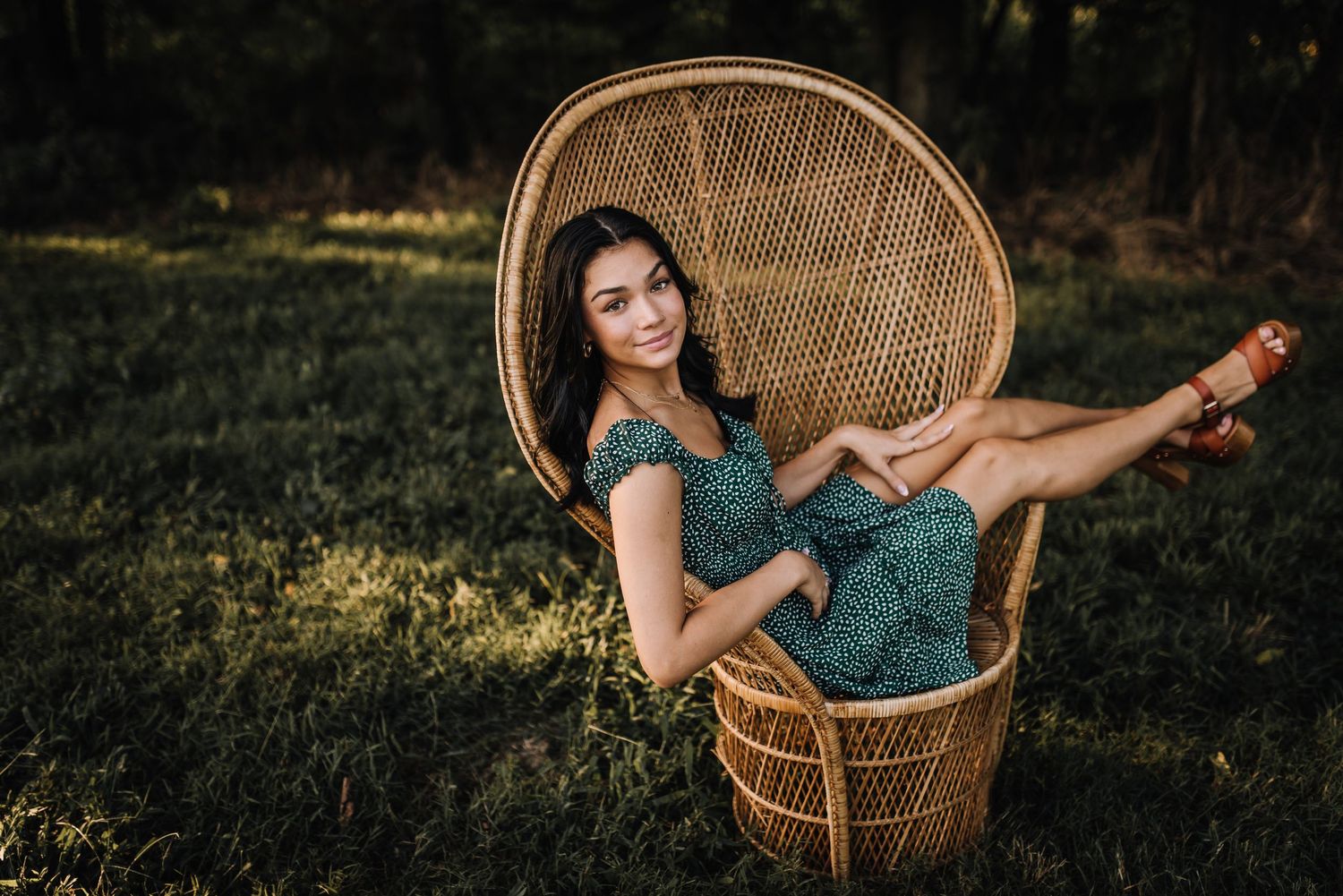 Tennessee Photographer specializing in growing with young families. Documenting all your milestones from weddings to New