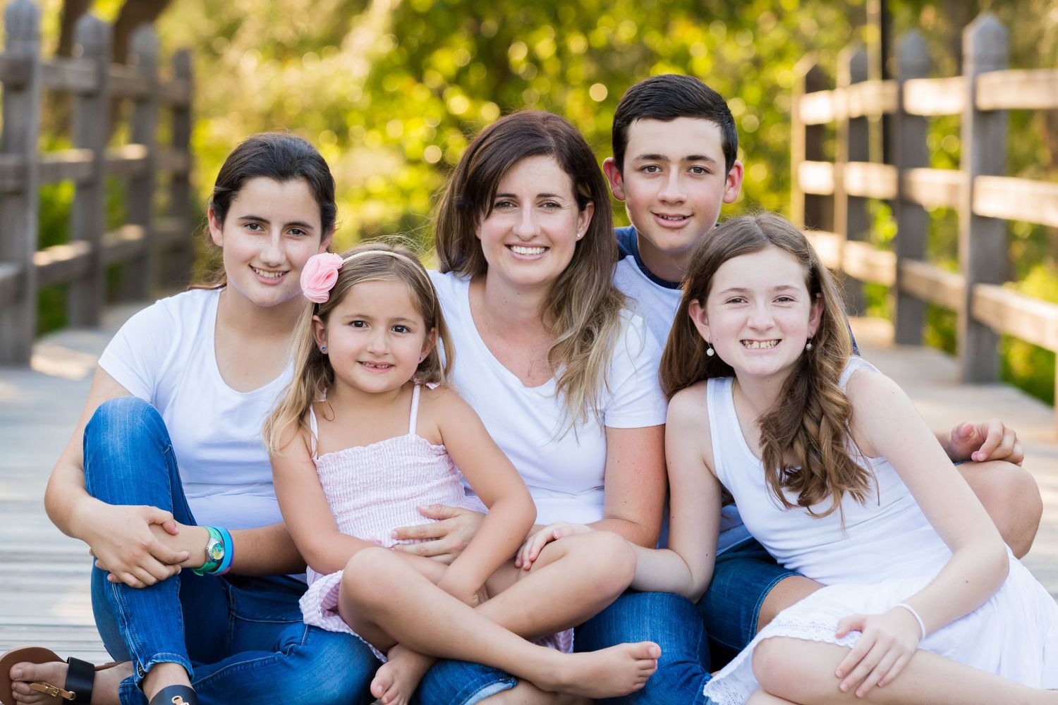 mum and her kids outdoor portrait lake eden brisbane photographer
