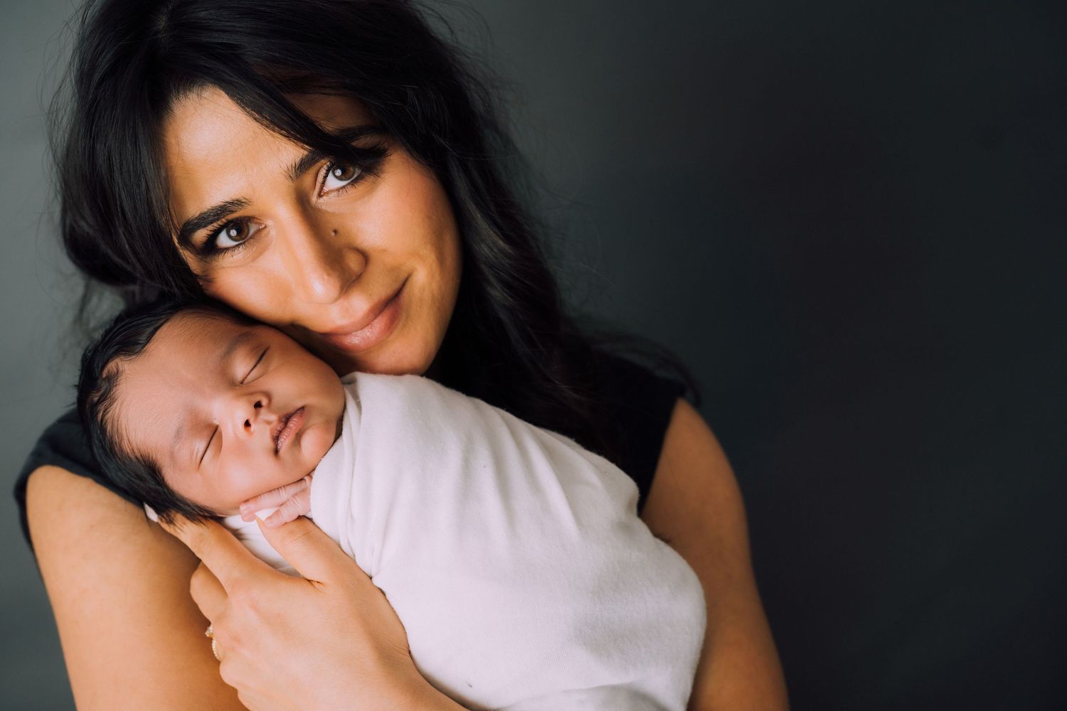 newborn photography family posing