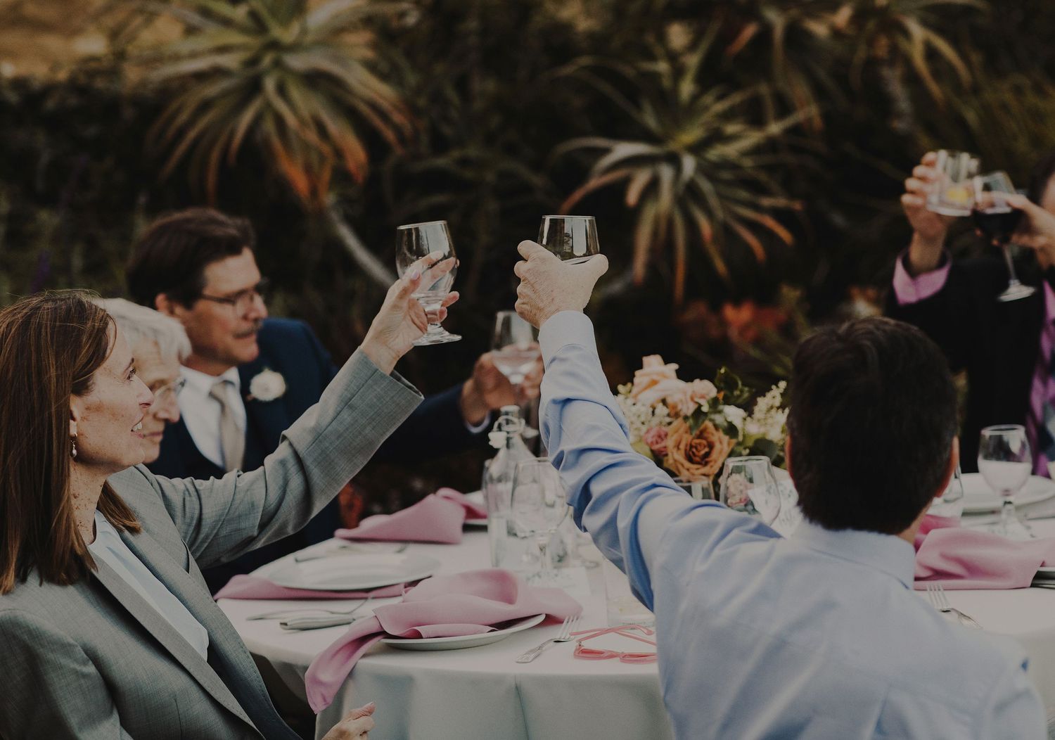 E Noelle Photography backyard wedding in Hidden Hills Los Angeles, wedding toasts
