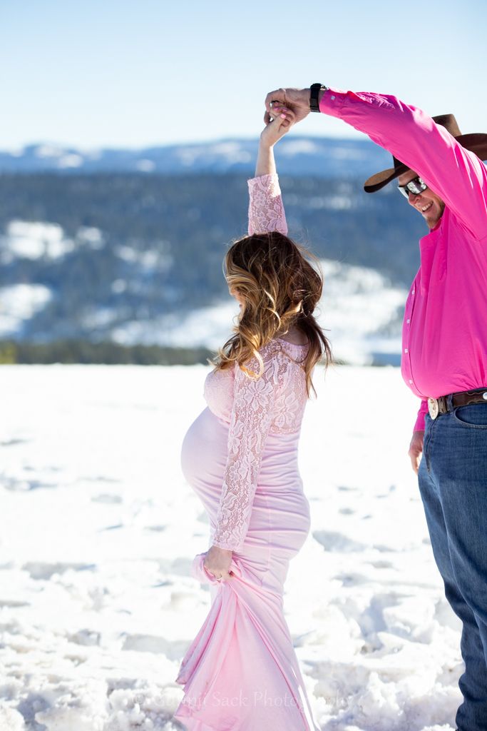 snow shoot, black and white photo, maternity shoot, gunnii sack photography, amador county