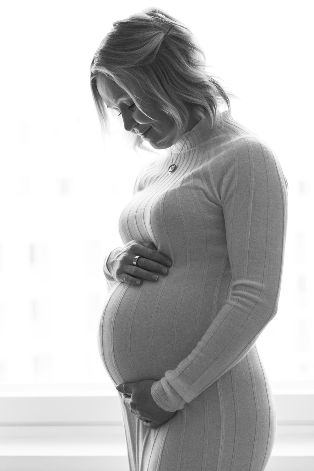 Odotuskuvaus kotona Helsinki. Odotuskuvaus studiolla Vantaa. Odotuskuvaus siluetti Vantaa. Mom to be kuvaus Äitiyskuvaus