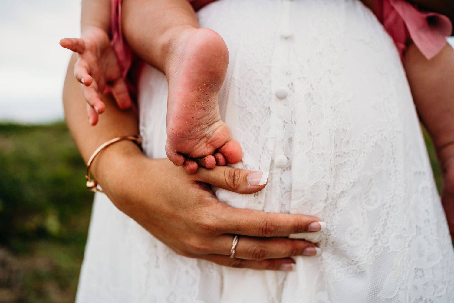 PORT HEDLAND MATERNITY NEWBORN FAMILY MOTHERHOOD PHOTOGRAPHER