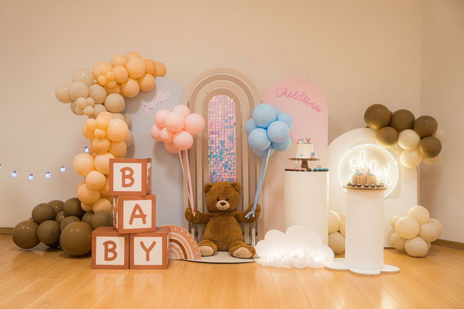 Baby shower decoration setup with pastel balloons and teddy bear theme.