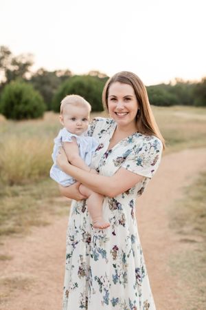Mother and daughter outdoor family portrait in Austin Texas