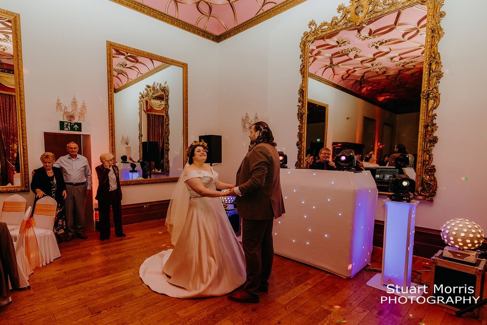 bride and groom take to the dance floor for their first dance. Stuart Morris ruthin castle wedding photographer