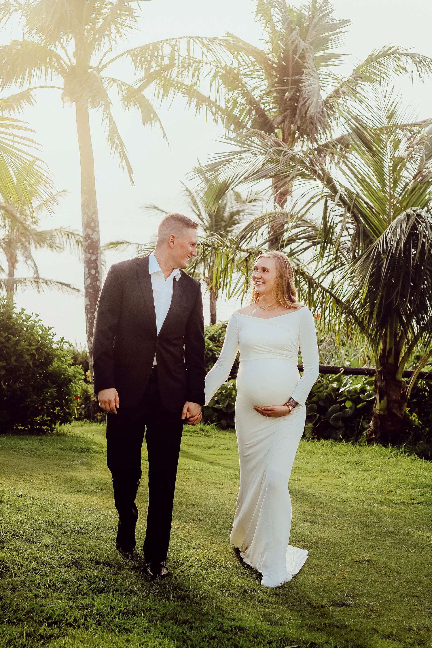 Hotel moon beach maternity palm trees photoshoot okinawa japan, okinawa photographer, elopement photographer
