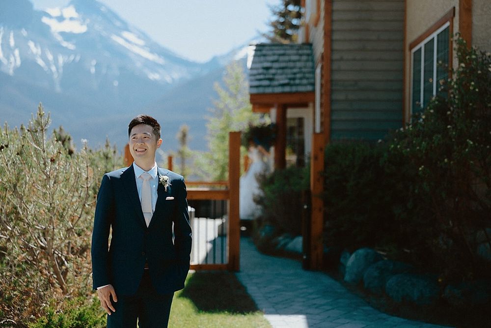 Lodge wedding venue with stunning mountain views on a bright sunny day.