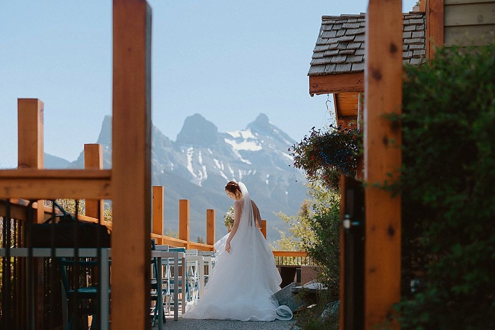 Scenic mountain ceremony location with wooden beams and natural landscape.