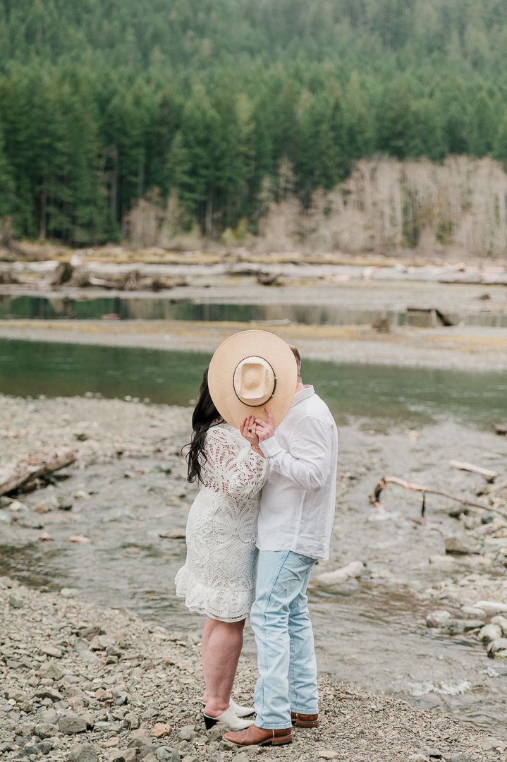 lake cushman engagement photographer