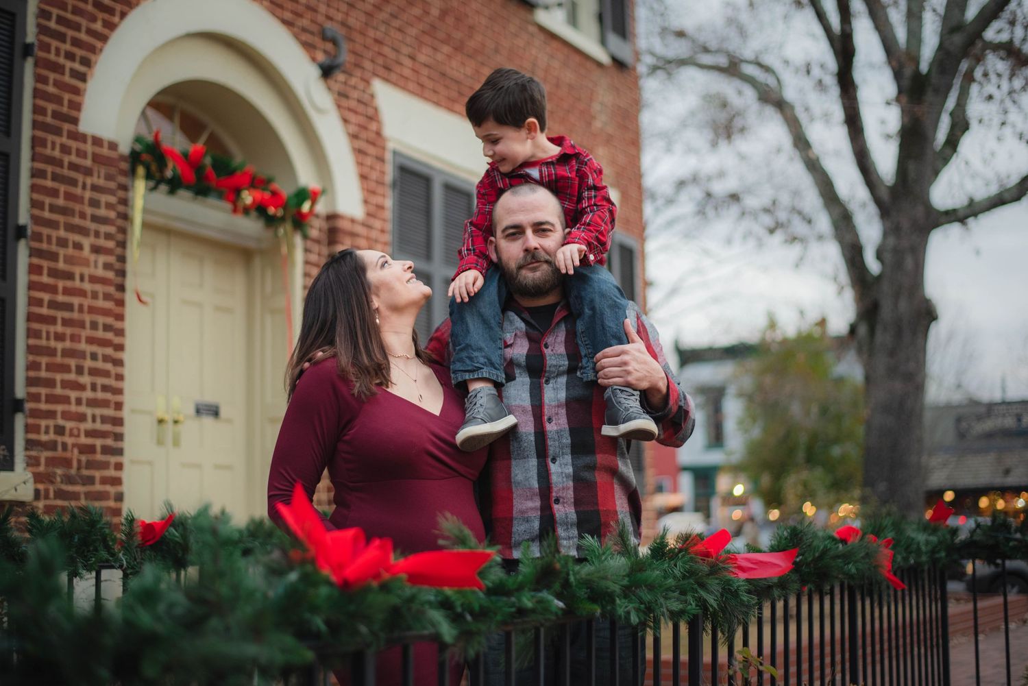christmas maternity session with mother father and big brother