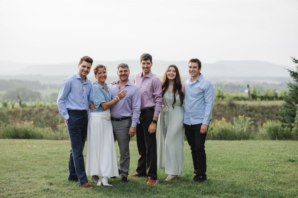 Wedding reception family photo beautiful mountain canada