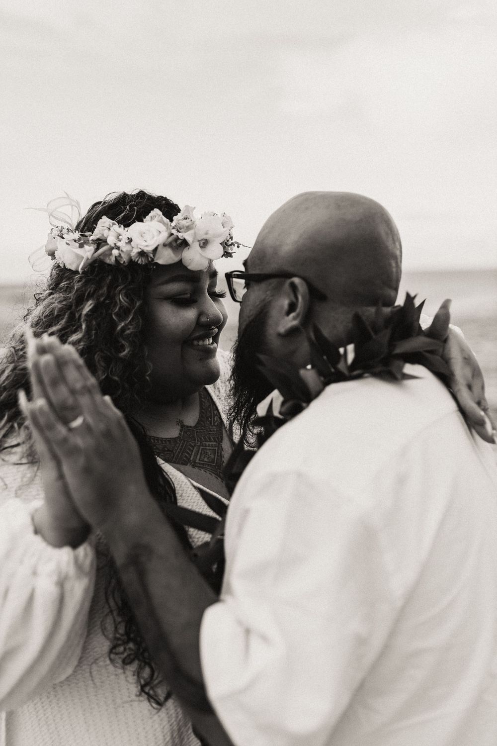 elopement photographer bride and groom elopement in hawaii