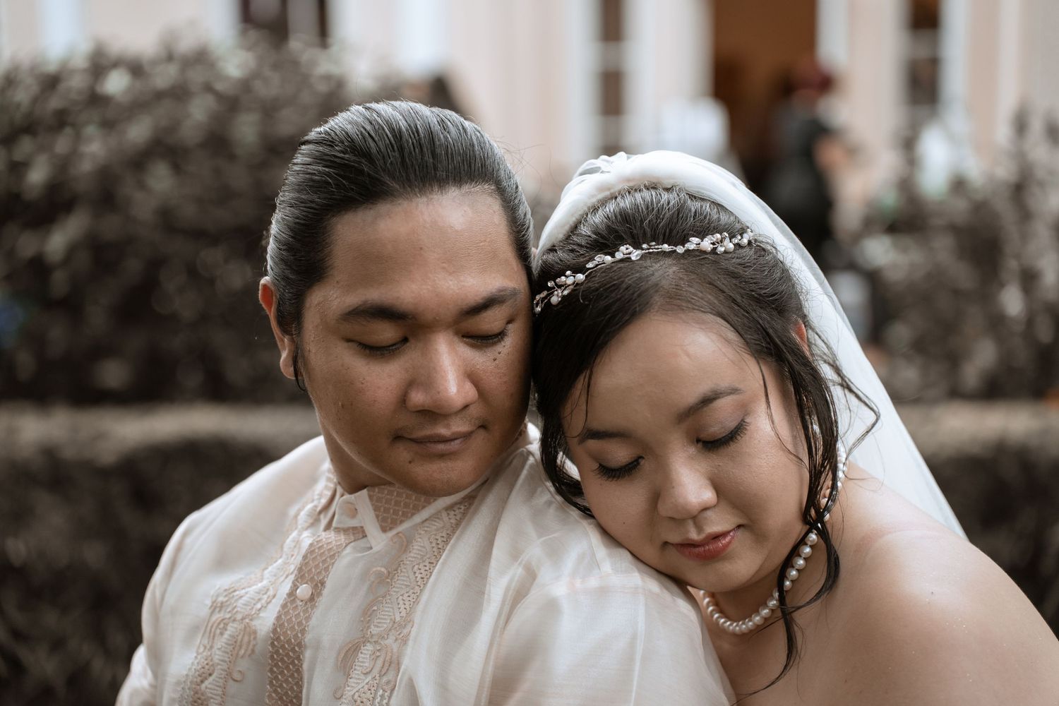 COUPLE IN LOVE WEDDING PHOTOS